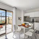 Penthouse Paradise - Da Rocha *