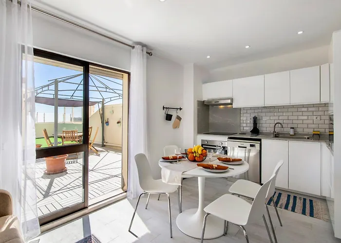 Penthouse Paradise - Da Rocha *